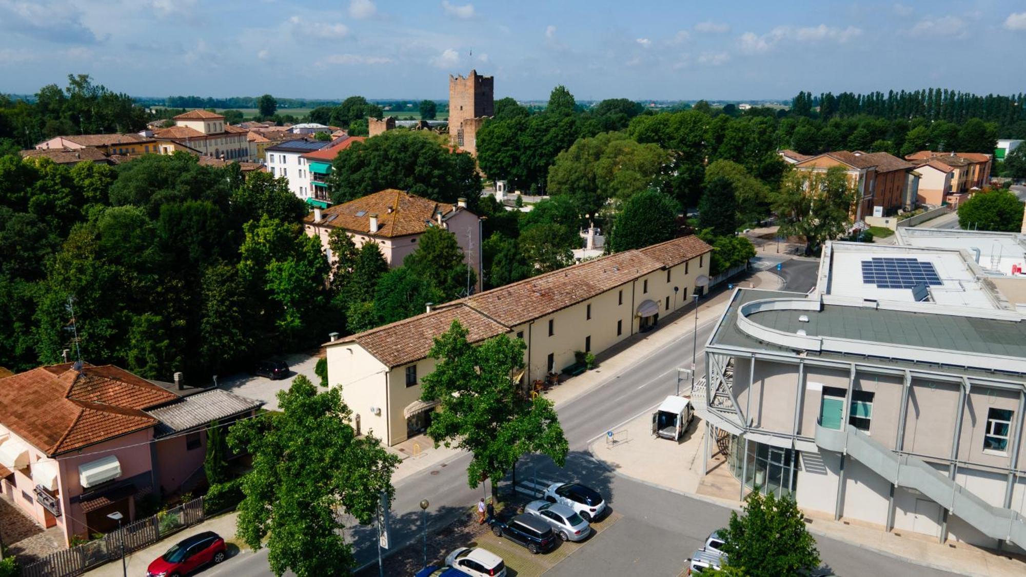 Hotel Villa Nabila Reggiolo ภายนอก รูปภาพ