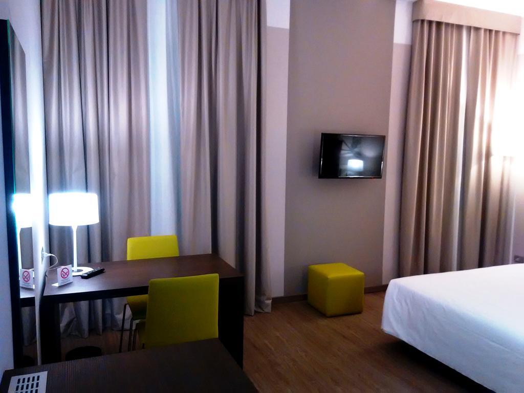 Hotel Villa Nabila Reggiolo ภายนอก รูปภาพ
