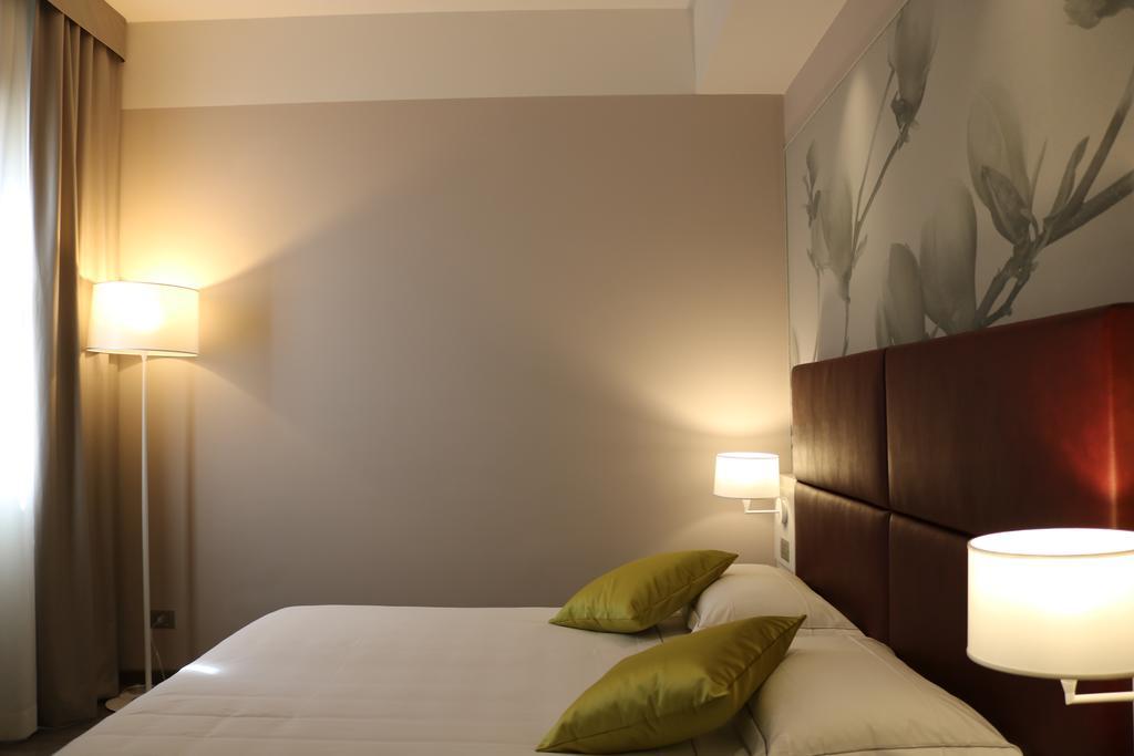 Hotel Villa Nabila Reggiolo ภายนอก รูปภาพ
